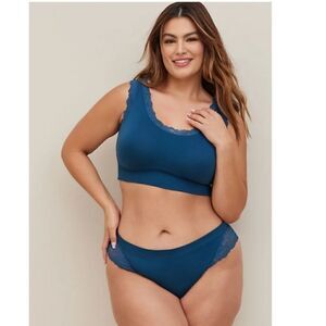 Seamless Flirt Mid-Rise Thong